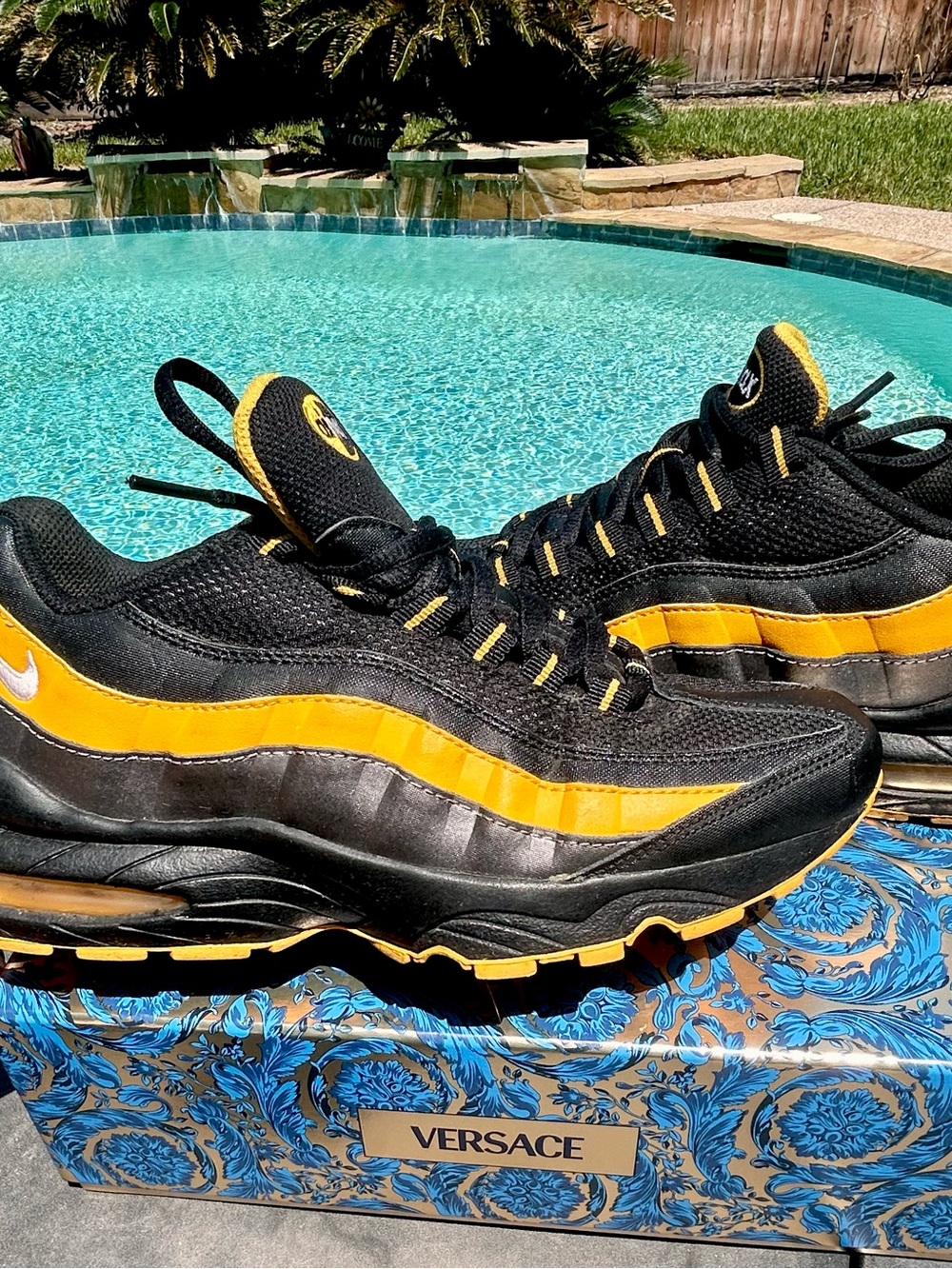 Nike Air Max 95 GS 'Black
University Gold' - 307565 080. Collectors Edition